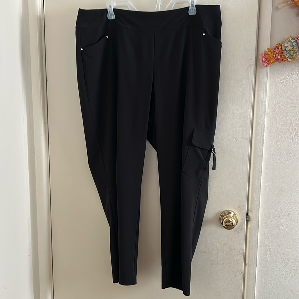 Chico’s Weekends black pants in size 3.